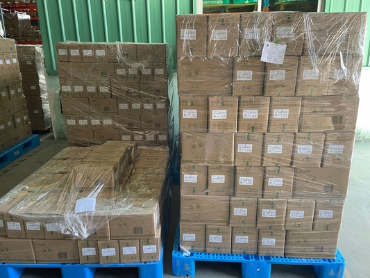 OEM มัลติฟังก์ชั่นพกพาทิชชู่เปียกแบบใช้แล้วทิ้งสำหรับมือปากทำความสะอาดพื้นผิว