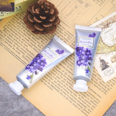 สูตรไม่เหนียวเหนอะหนะดูดซับได้อย่างรวดเร็วโลชั่นบำรุงผิวกาย Rejuvenated