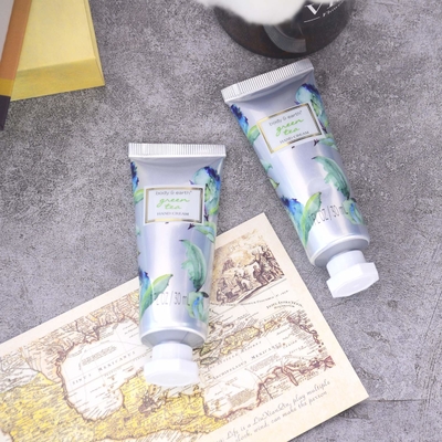 สูตรไม่เหนียวเหนอะหนะดูดซับได้อย่างรวดเร็วโลชั่นบำรุงผิวกาย Rejuvenated